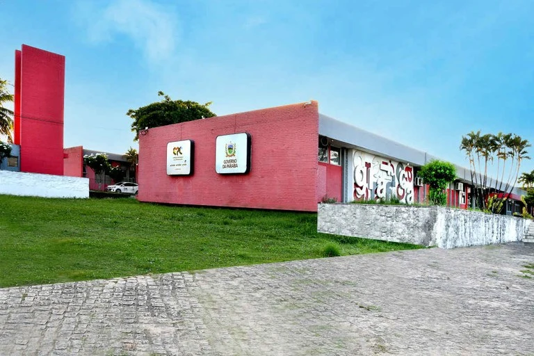 EPC-PB abre concurso com 34 vagas e salários de até R$ 3,3 mil; saiba detalhes