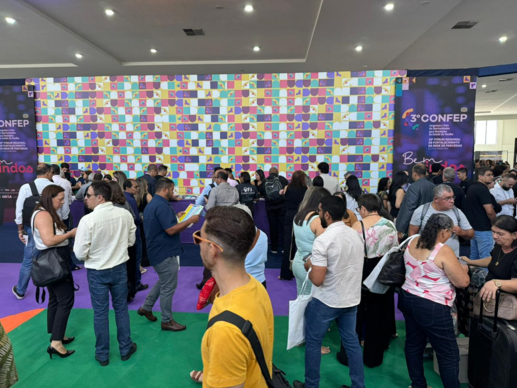 Confep inicia com mais de 4 mil participantes e debates sobre estratégias de comunicação e construção de imagem em campanhas eleitorais