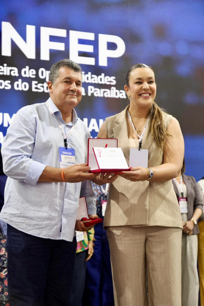 Camila Toscano é homenageada pela Famup por lei que incluiu Confep no calendário oficial da Paraíba