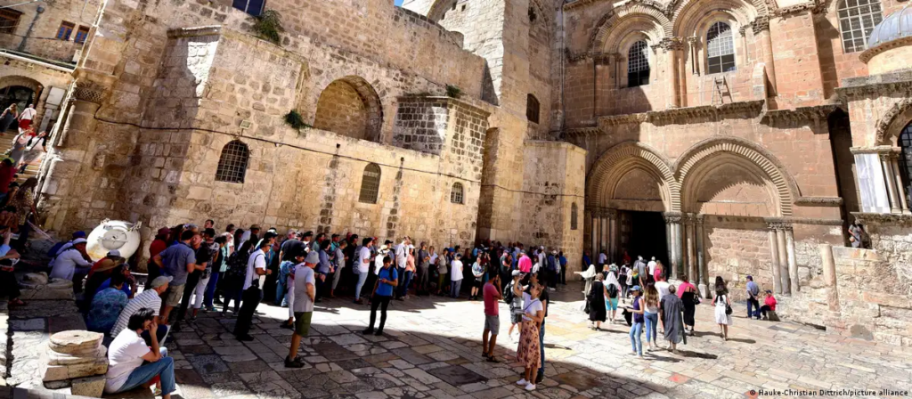 Polícia israelense impede cardeal de Jerusalém de celebrar missa na igreja do Santo Sepulcro