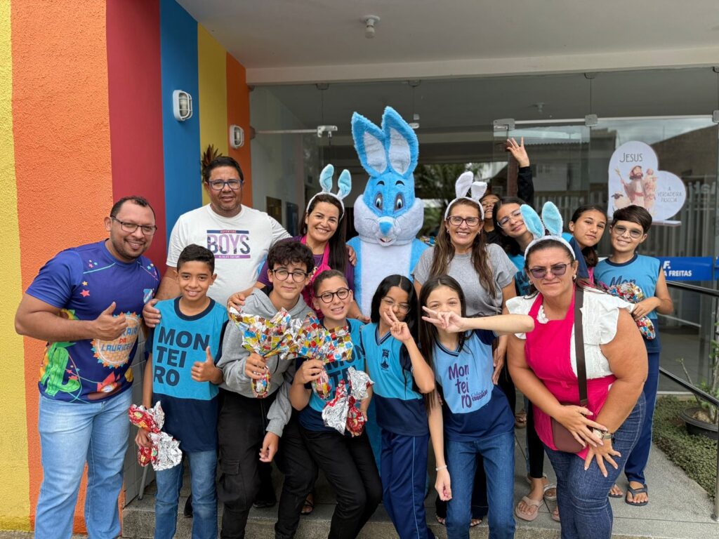 Ana Paula, Cajó Menezes e equipe da Secretaria de Desenvolvimento Social levam ovos de Páscoa para Escolas Municipais