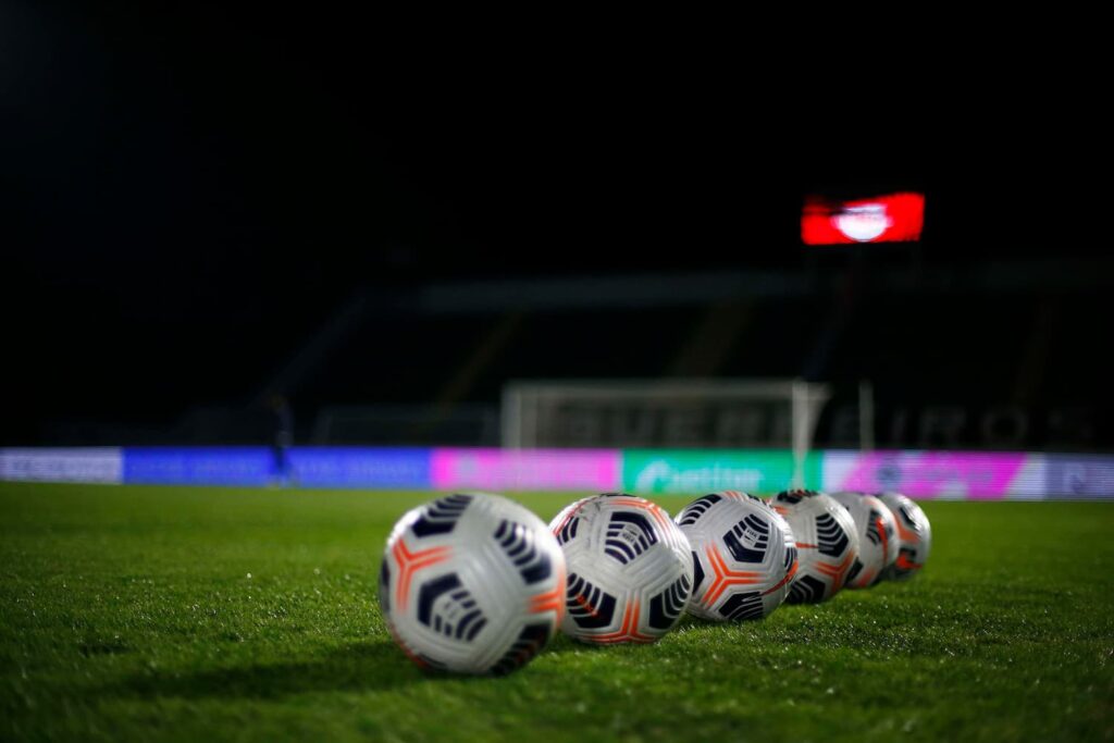 Jogos de hoje no futebol (25/03): confira horários e onde assistir