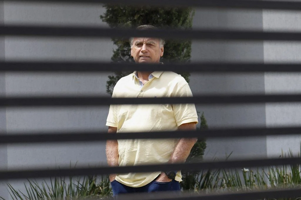 Moraes nega ‘livre acesso’ a filhos de Bolsonaro e reforça regras no regime domiciliar