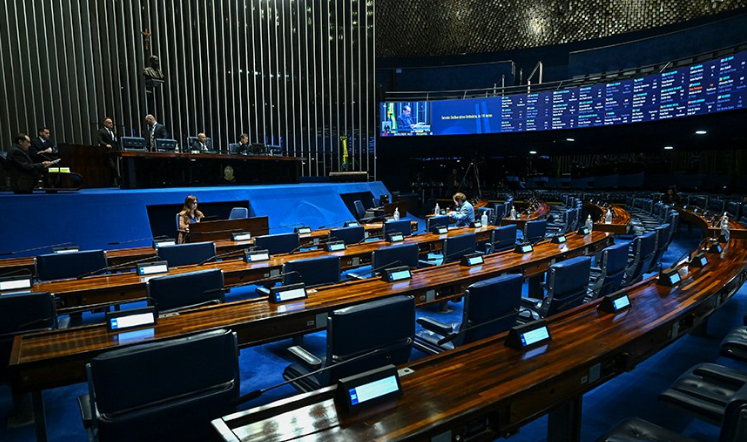 Plenário analisa estágio como experiência profissional nesta terça