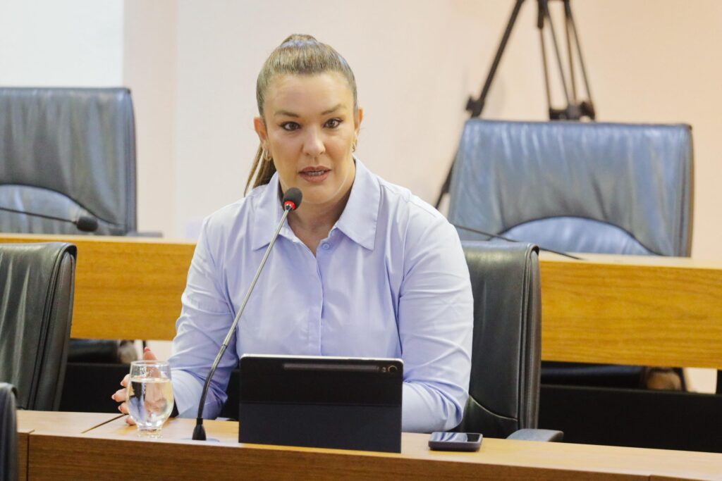 Assembleia aprova projeto de Camila Toscano que reforça segurança nas escolas da Paraíba