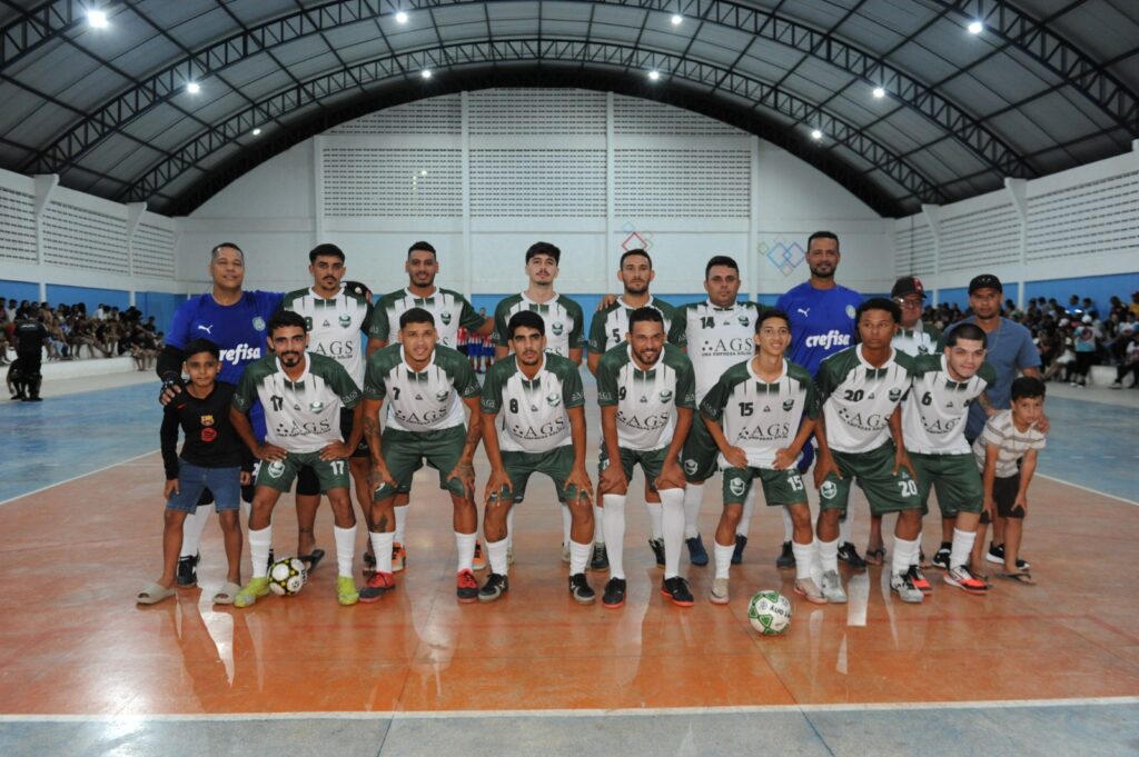 Com homenagem emocionante, Copa Monteirense de futsal é aberta em noite de ginásio lotado