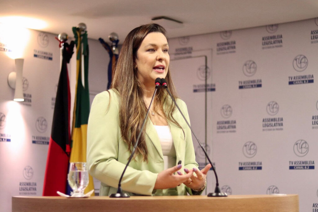 Camila Toscano cobra informações sobre taxas para utilizar Vila Olímpica de Guarabira