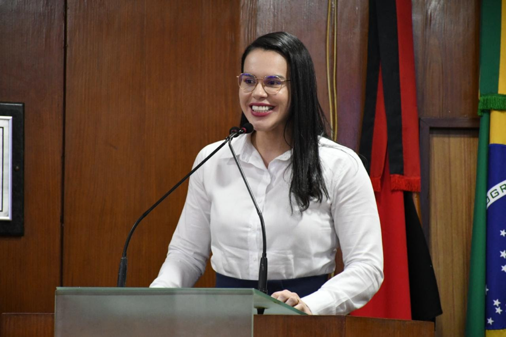 Rafaela Camaraense deixa governo para disputar cadeira na Câmara, mas não descarta vice: “estou para somar”