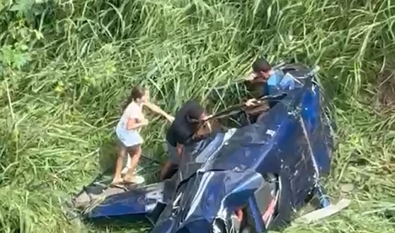 Helicóptero cai em terreno e deixa ocupantes feridos, na Paraíba; veja vídeo