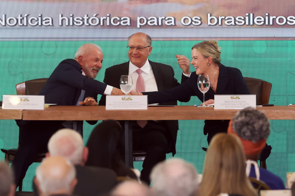 Lula confirma saídas de Alckmin e Gleisi e promove reforma ministerial pré-eleitoral