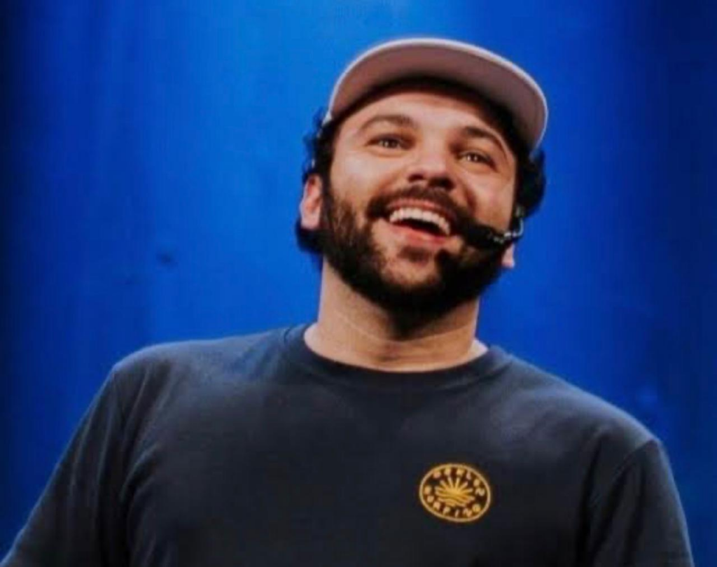 Raphael Ghanem traz à capital paraibana o espetáculo “A Carne Só Cai no Prato do Vegano”