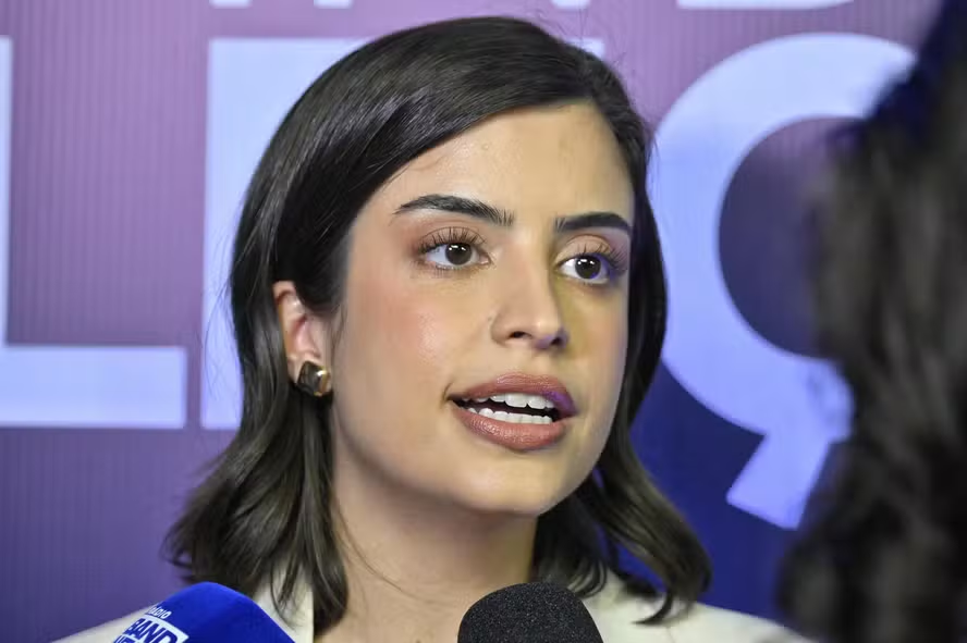 Tábata Amaral aciona Conselho de Ética do PSB contra presença de Fábio Tyrone na legenda