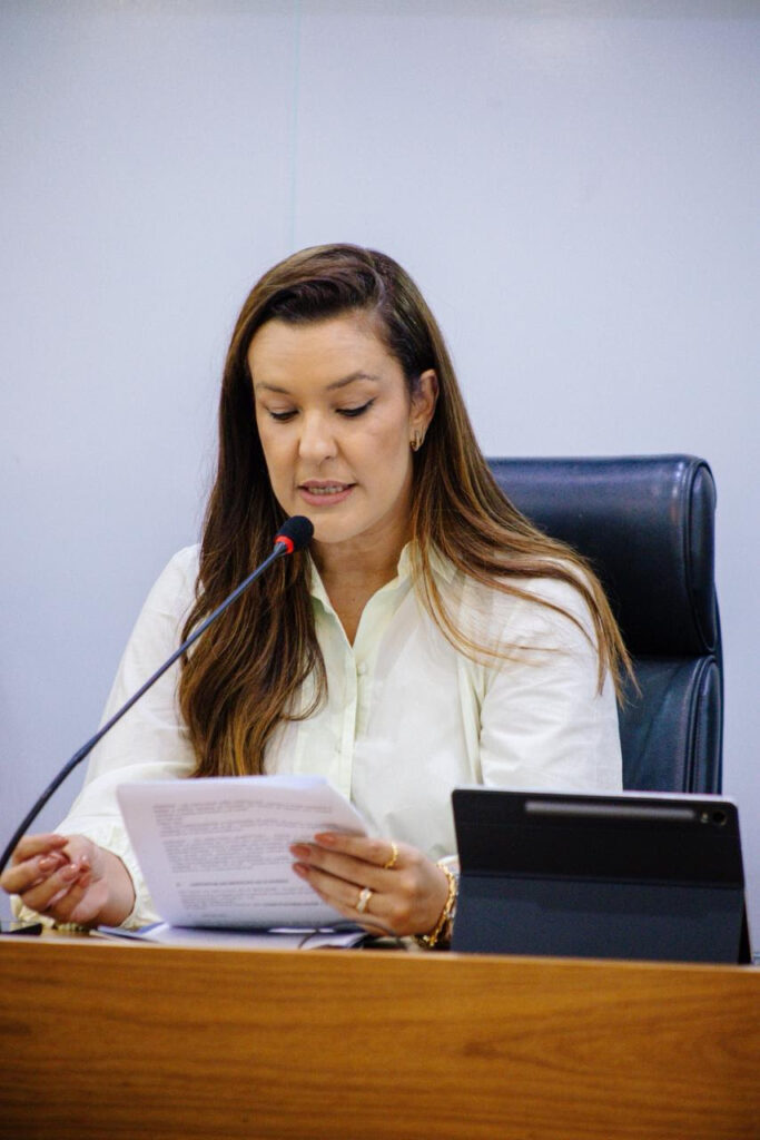Governista admite falta de orçamento na Vila Olímpica de Guarabira e Camila questiona por que inauguraram