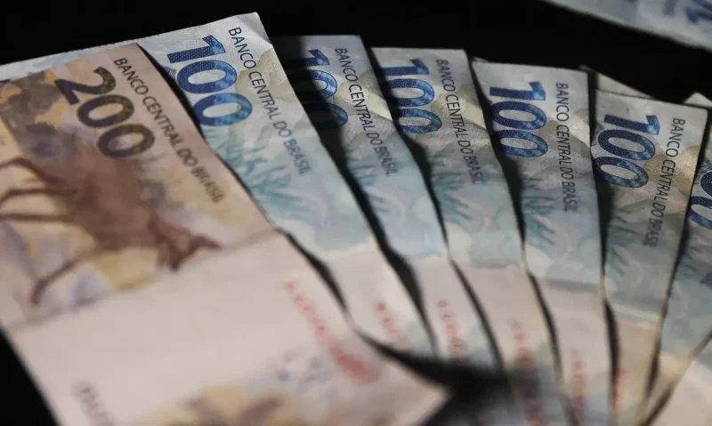Governo propõe salário mínimo de R$ 1.717 em 2027