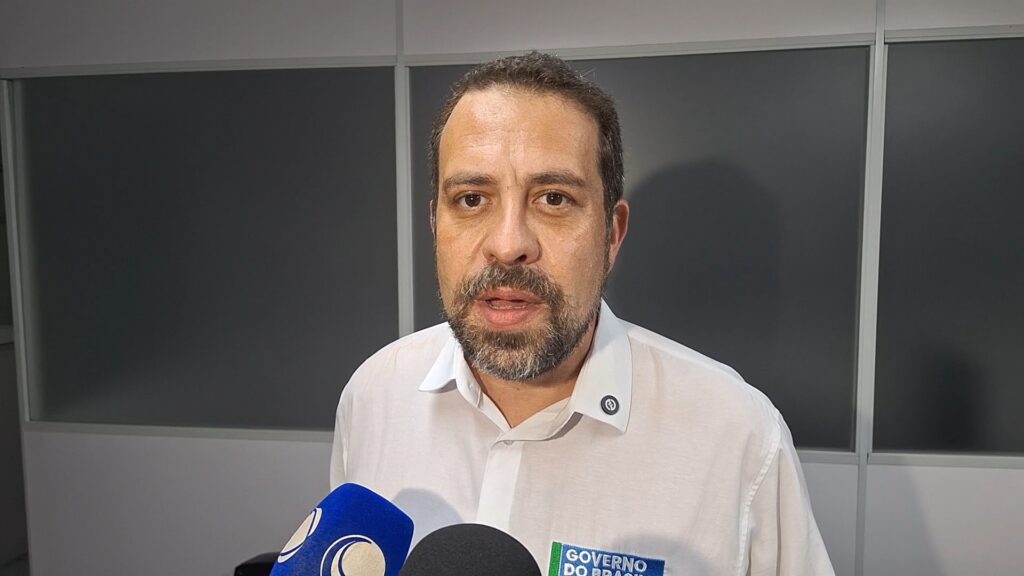 Guilherme Boulos comemora avanço do fim da escala 6 x 1: ‘Aumenta a produtividade’