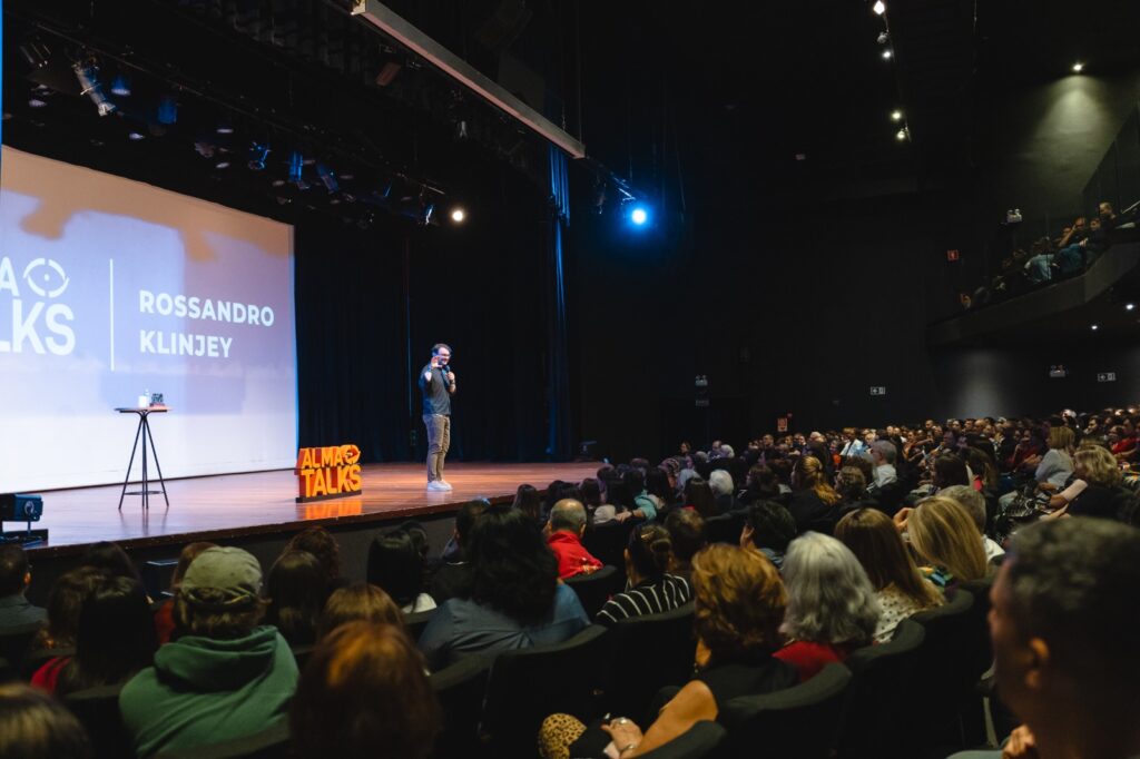Rossandro Klinjey chega em João Pessoa com a palestra “As 5 Faces do Perdão” e propõe reflexão sobre saúde emocional e relações humanas