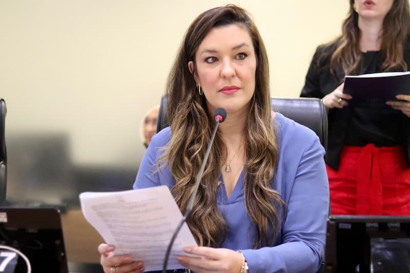 Camila Toscano se filia ao MDB e confirma candidatura à reeleição para deputada estadual