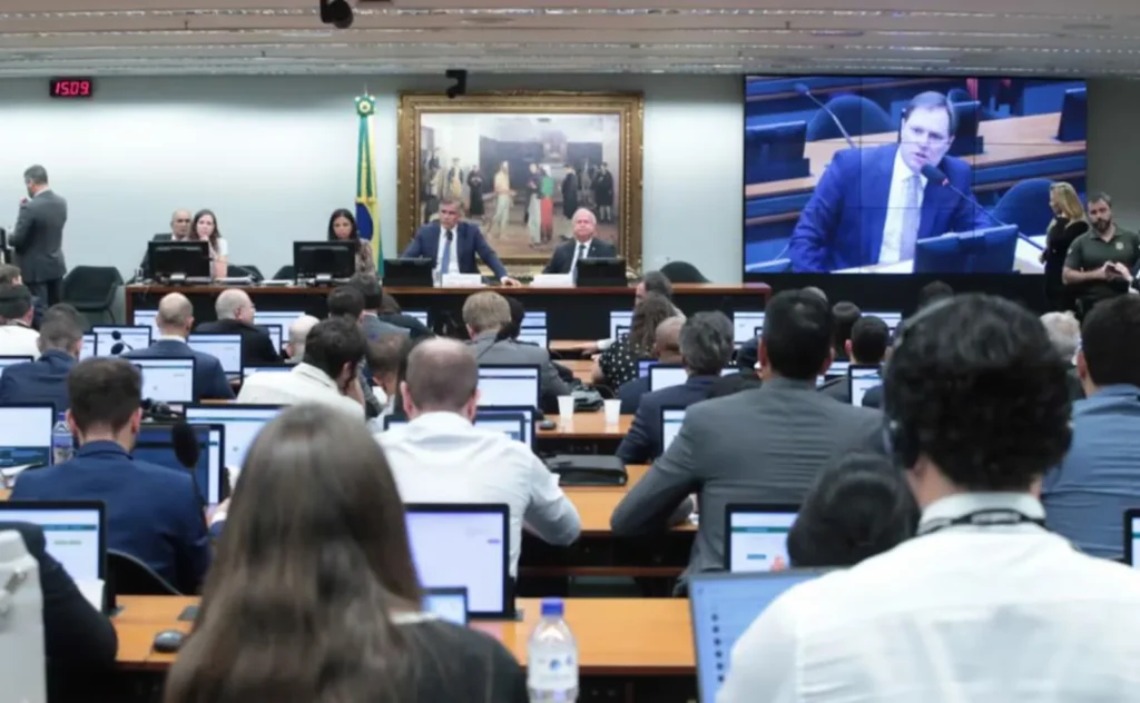 Fim da escala 6×1: CCJ da Câmara aprova proposta para redução da jornada de trabalho