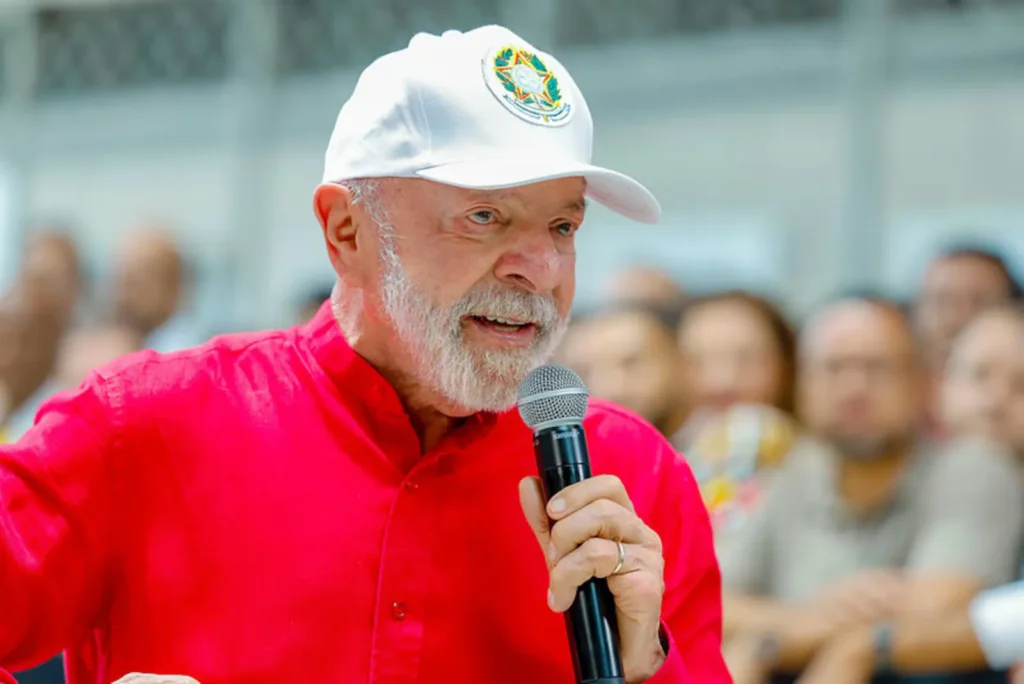 ‘Ninguém vai fazer a gente mudar o PIX’, diz Lula sobre relatório de Trump que critica o sistema de pagamentos
