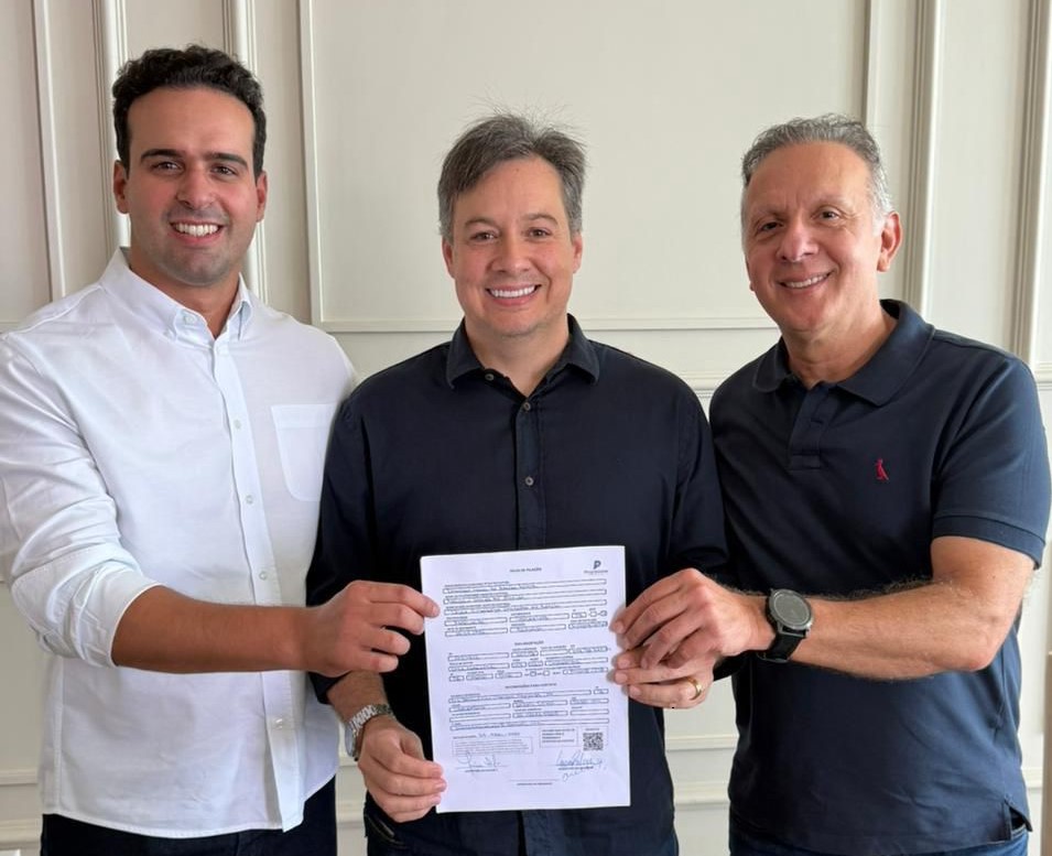 Deputado Júnior Araújo deixa PSB, agradece trajetória e inicia caminhada para reeleição no PP 