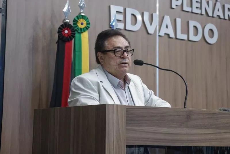 Hugo Motta revela nas redes sociais nome do reitor provisório do IFPB do Sertão Paraibano