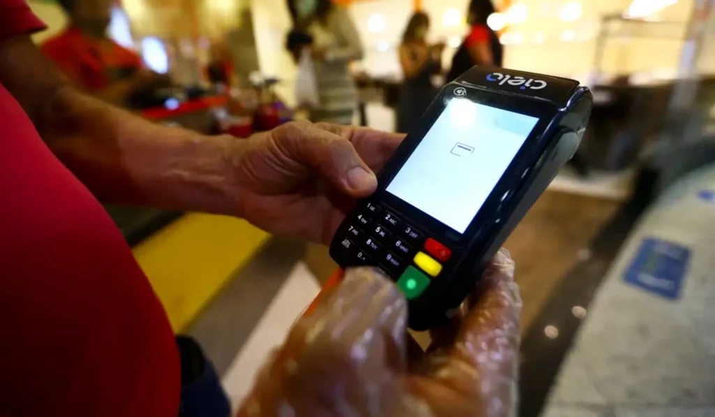 Brasil negativado: especialistas alertam para cenário alarmante de inadimplência