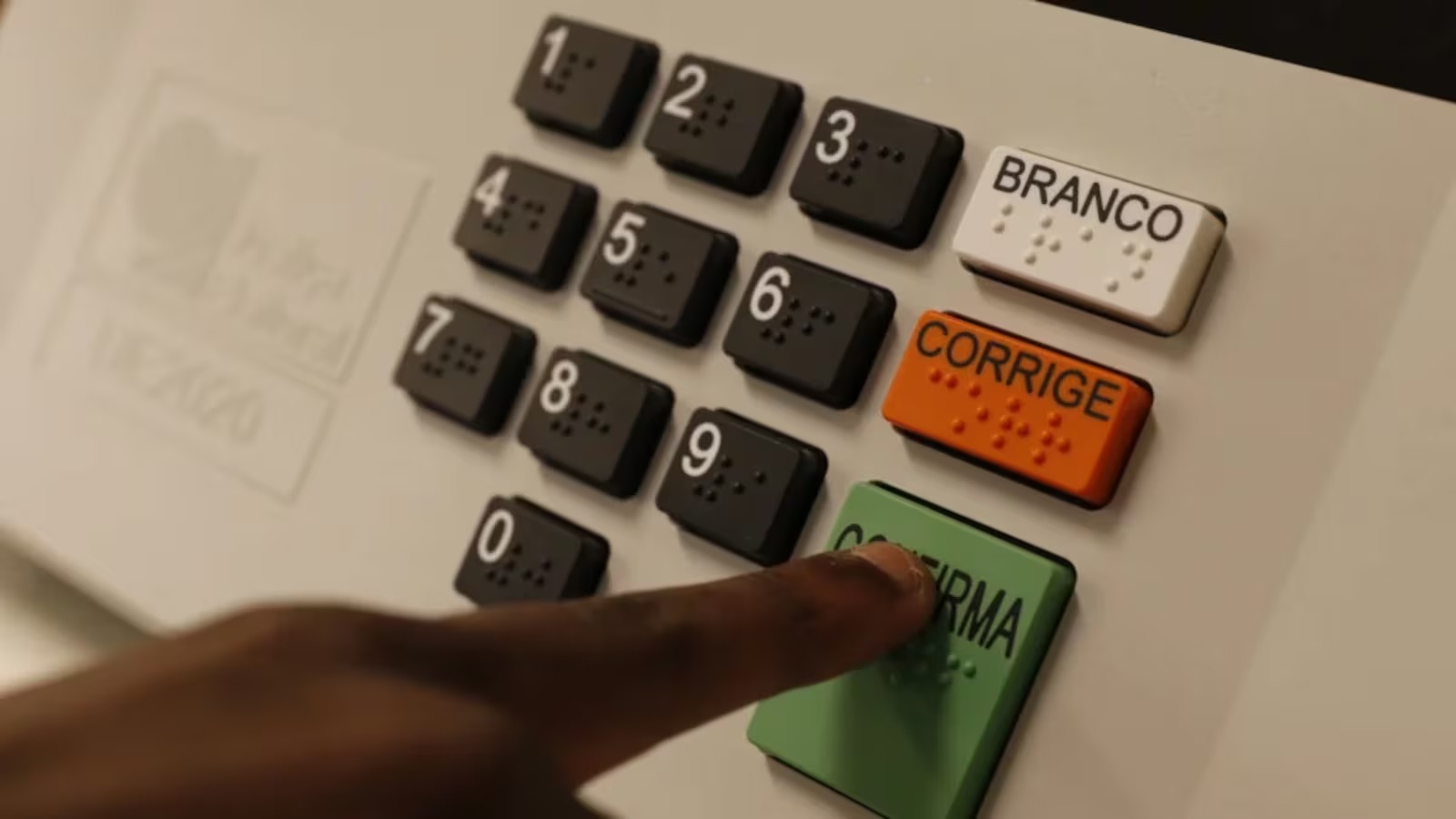 Por que milhões deixam de votar? Especialistas apontam indiferença e desconfiança