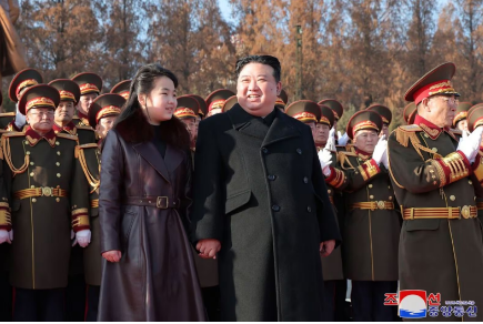 Roupas da filha de Kim Jong-un indicam que ela pode assumir a liderança do país; entenda