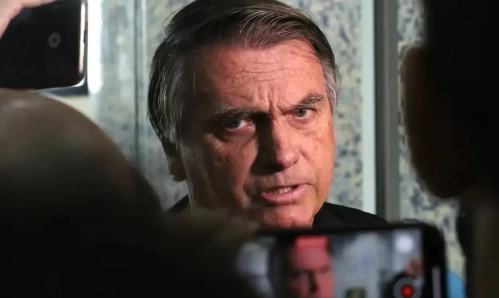 Bolsonaro recebe alta hospitalar após passar por cirurgia no ombro
