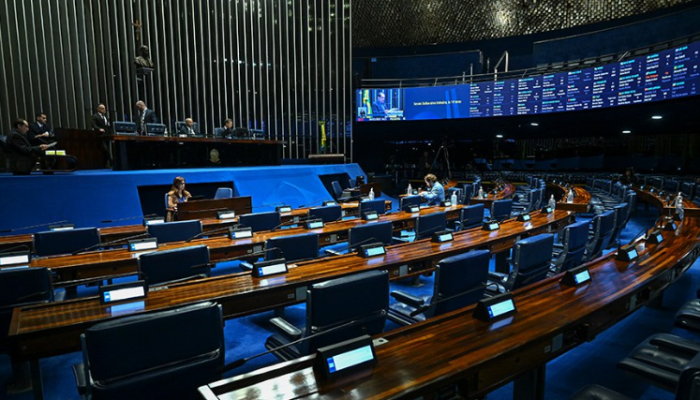 Plenário analisa estágio como experiência profissional nesta terça