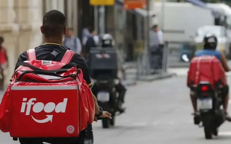 Entenda o que pode mudar para entregadores e motoristas de app com aprovação de projeto