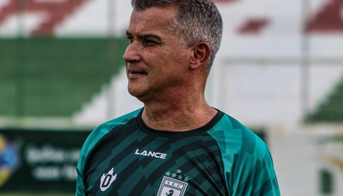 Sousa demite Alessandro Telles após derrota na estreia da Série D