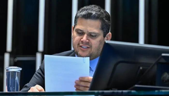 Alcolumbre promulga dosimetria, que reduz penas do 8/1 com benefício a Bolsonaro