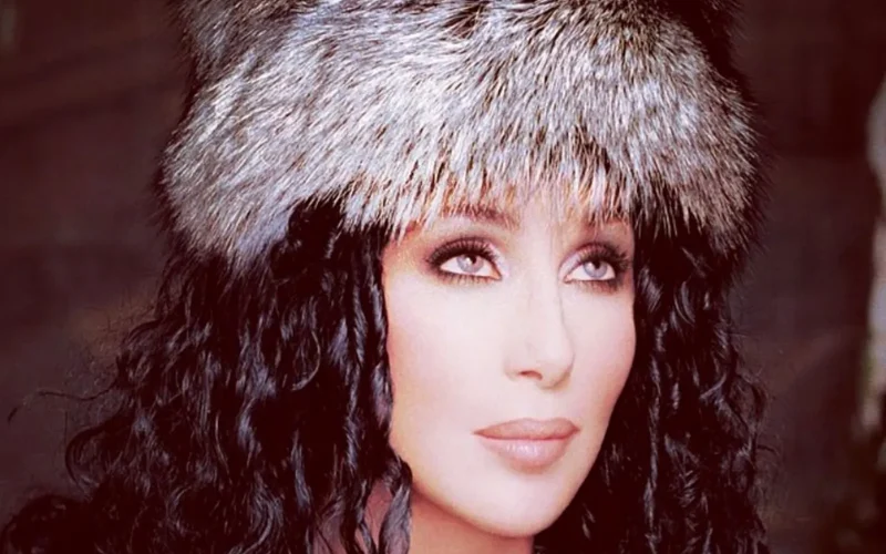 Sucessos na música e no cinema: relembre a carreira de Cher, que completa 80 anos
