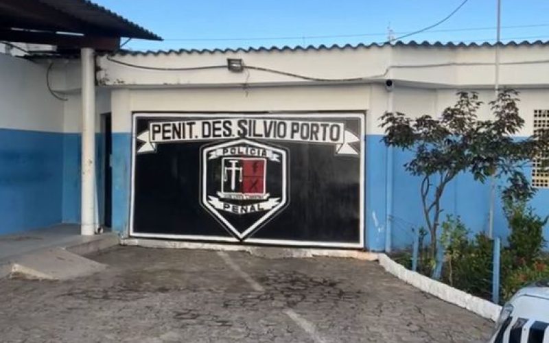 Dentista é presa suspeita de repassar celular e drogas a detentos em penitenciária de João Pessoa