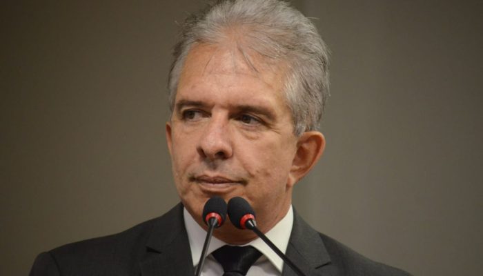 Prefeito de Patos, Nabor Wanderley, renuncia ao cargo e Jacobe Souto assume a Prefeitura