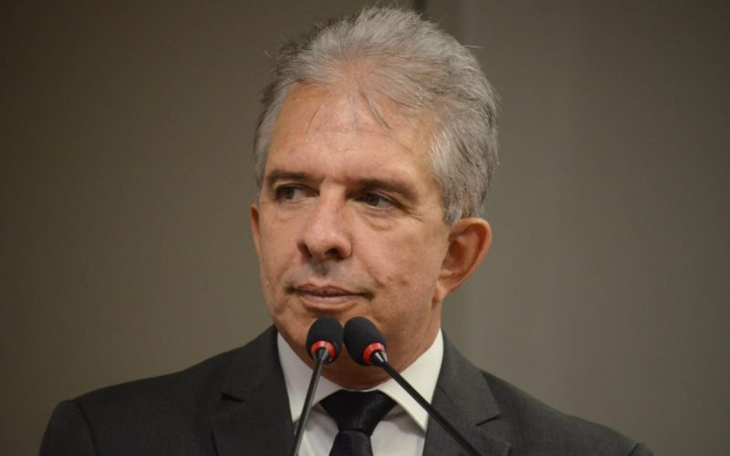 Prefeito de Patos, Nabor Wanderley, renuncia ao cargo e Jacobe Souto assume a Prefeitura