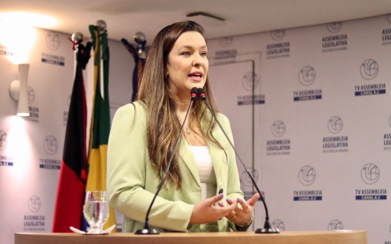 Camila Toscano cobra informações sobre taxas para utilizar Vila Olímpica de Guarabira