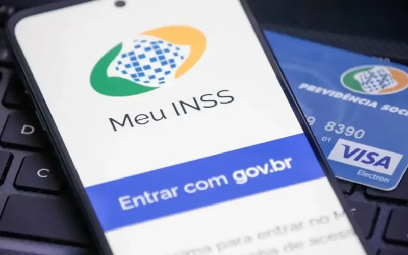Aposentados do INSS recebem parcela do 13º salário a partir desta sexta; veja calendário