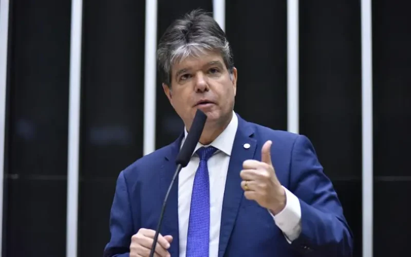 Proposta de Ruy Carneiro para tratar dependência em bets pode avançar com urgência na Câmara