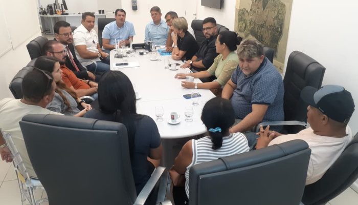 Após protesto, Léo Bezerra garante permanência dos comerciantes no Mercado Central