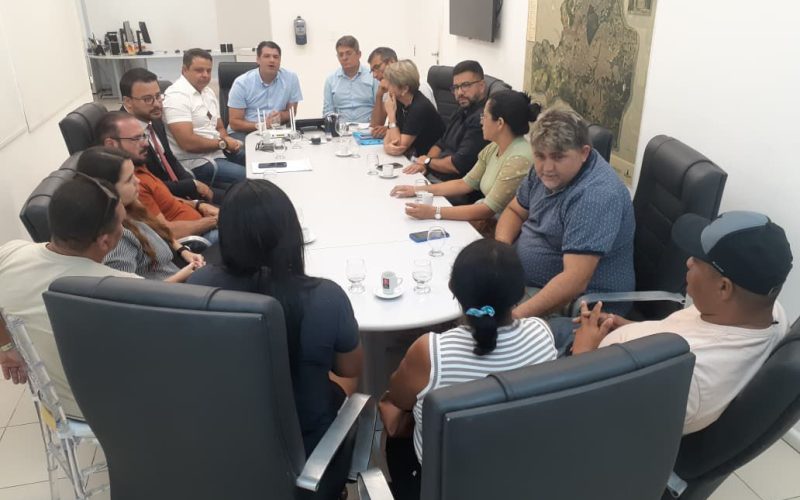 Após protesto, Léo Bezerra garante permanência dos comerciantes no Mercado Central