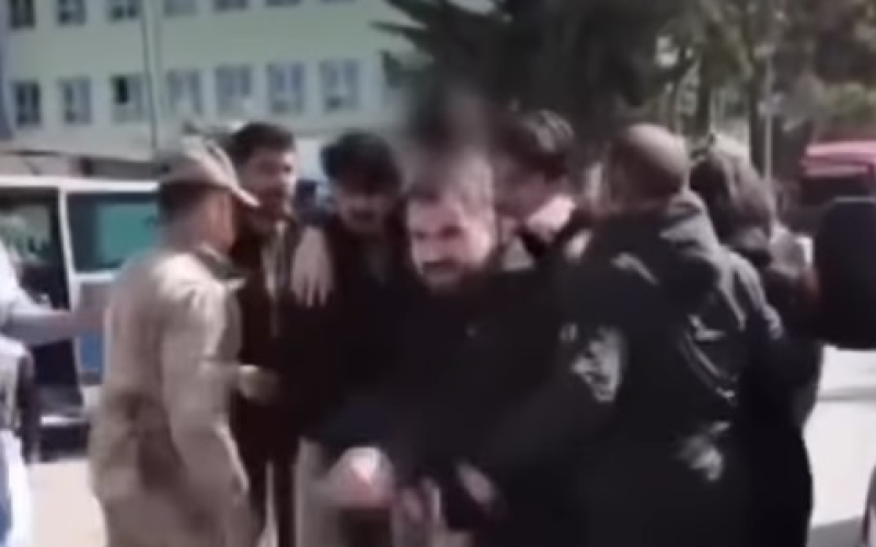 Homem invade escola na Turquia e atira contra estudantes e professores