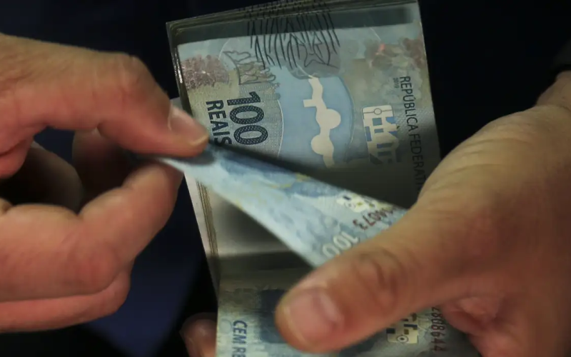 Aposentados e pensionistas do INSS podem consultar antecipação do 13º