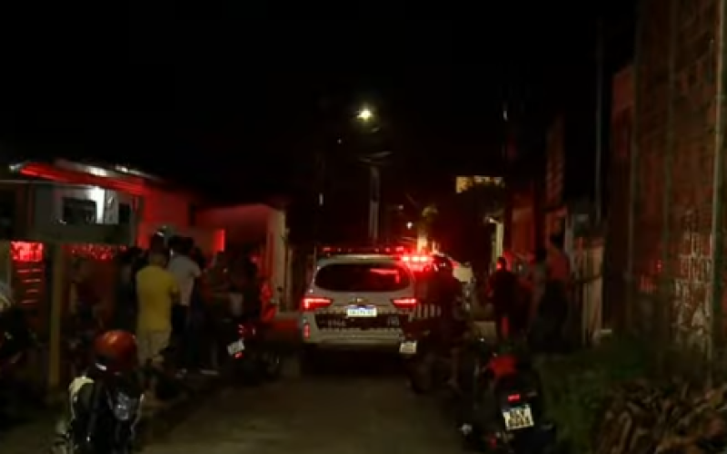 Jovem de 19 anos é morto a tiros após ter casa invadida por homens encapuzados, em Bayeux
