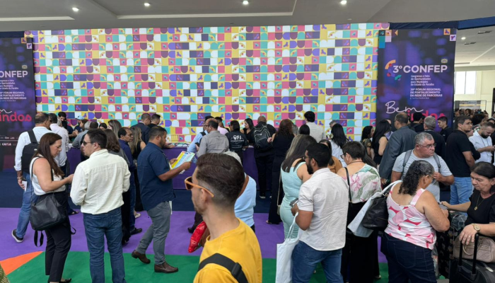 Confep inicia com mais de 4 mil participantes e debates sobre estratégias de comunicação e construção de imagem em campanhas eleitorais