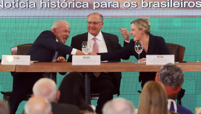 Lula confirma saídas de Alckmin e Gleisi e promove reforma ministerial pré-eleitoral