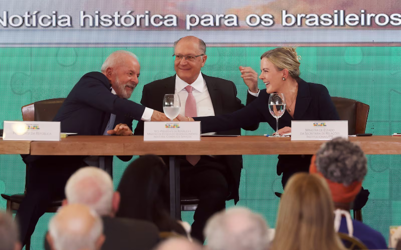 Lula confirma saídas de Alckmin e Gleisi e promove reforma ministerial pré-eleitoral