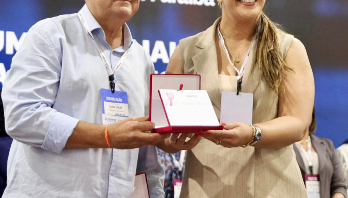 Camila Toscano é homenageada pela Famup por lei que incluiu Confep no calendário oficial da Paraíba