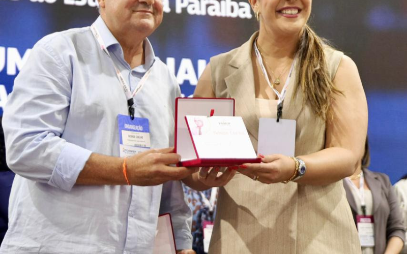 Camila Toscano é homenageada pela Famup por lei que incluiu Confep no calendário oficial da Paraíba